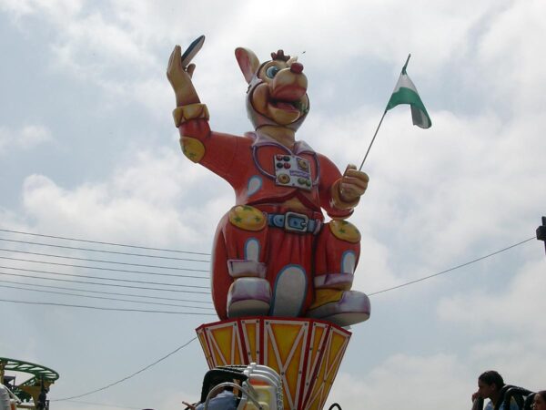 Figura de centro de atracción Canguro 6m Polifibra SG